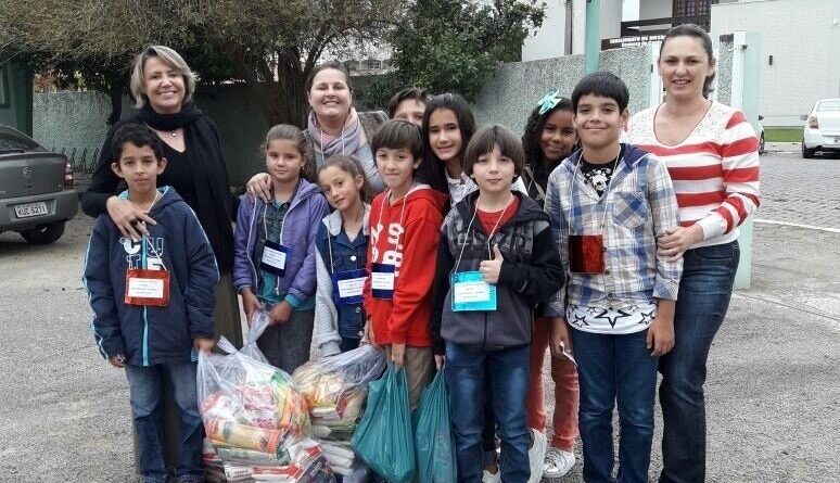 Entrega na Apae de Capivari de Baixo